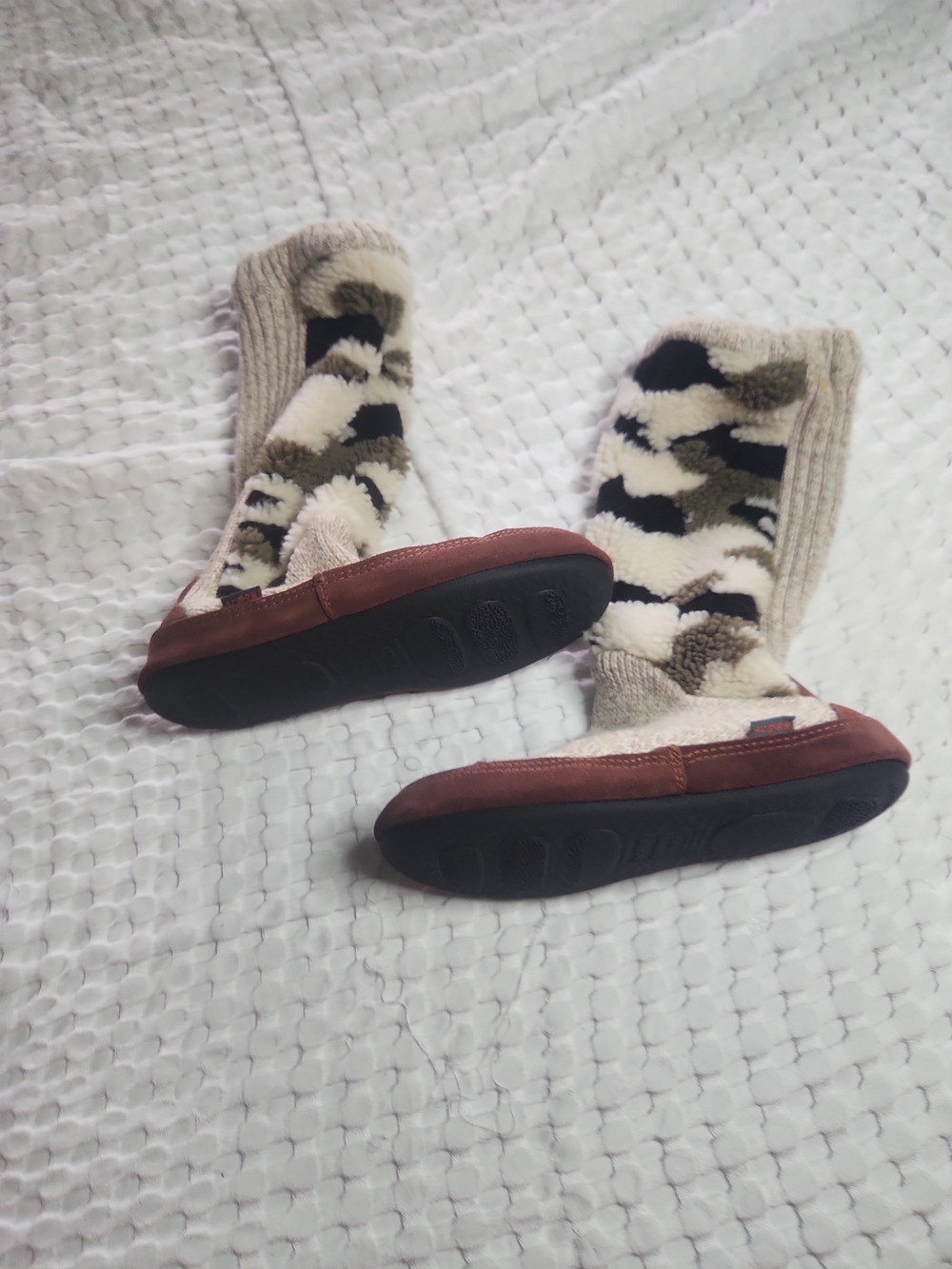 Acorn Sock Slippers Sz 8-9 New